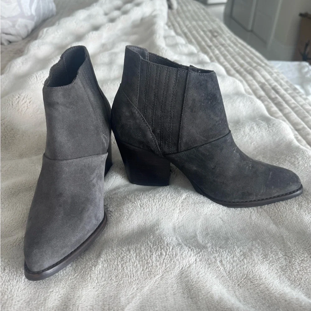 NEW - never worn - Johnston & Murphy Charcoal Heeled Boots - Picture 4 of 8